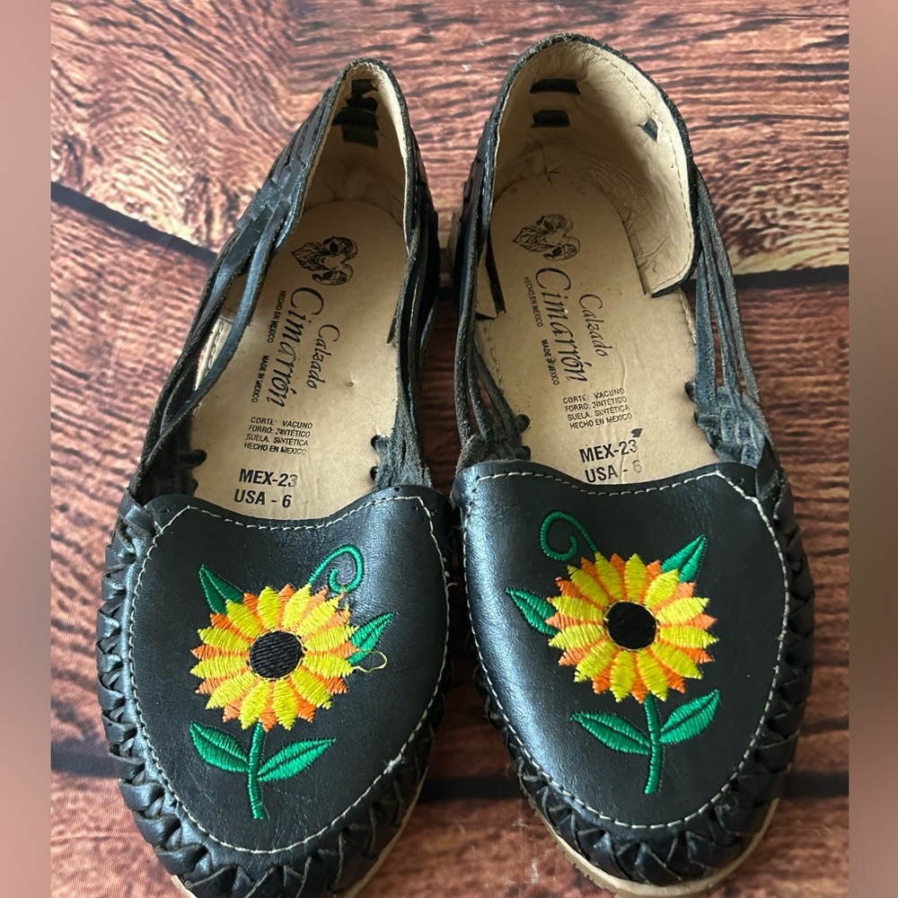 Chic Black Moccasins‎ with Sunflower Embroidery - Picture 10 of 11
